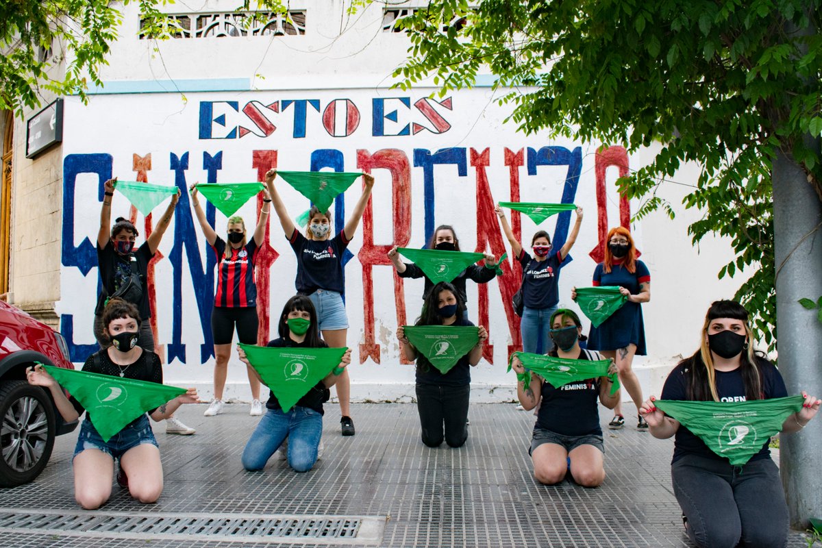 CASLAFeminista's tweet photo. Basta de clandestinidad, de maternidades forzadas, basta de presas y muertas por abortos inseguros.

No podemos esperar más. Exigimos la aprobación del Proyecto de Interrupción Voluntaria del Embarazo. 

¡ABORTO LEGAL SEGURO Y GRATUITO!
#AbortoLegal2020
#EsUrgente
#EsPrioridad https://t.co/7kCcy5Divx