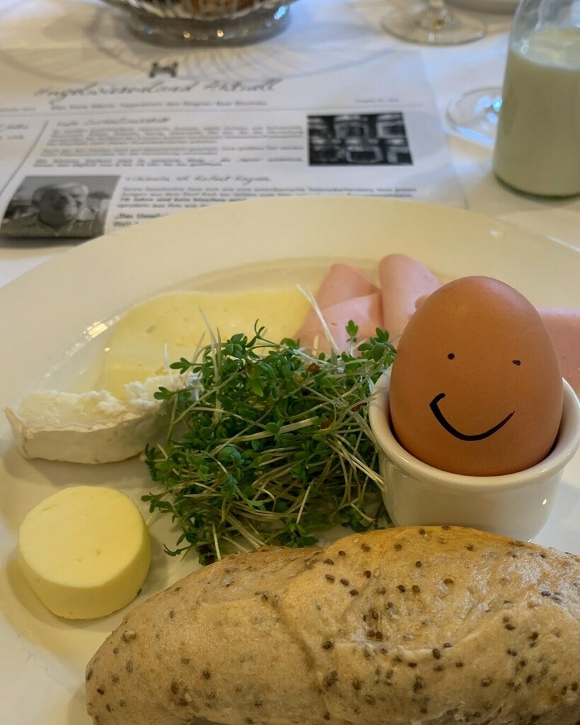 Im Rogner Bad Blumau kommen regionale Köstlichkeiten, vorwiegend in biologischer Qualität auf den Teller. Das Buffet ist ein wahres Schlaraffenland. Zusätzlich kann man sich durch zahlreiche weitere kulinarische Angebote schlemmen: Steirische Tapas, Stea… instagr.am/p/CHTA-rfCg5d/