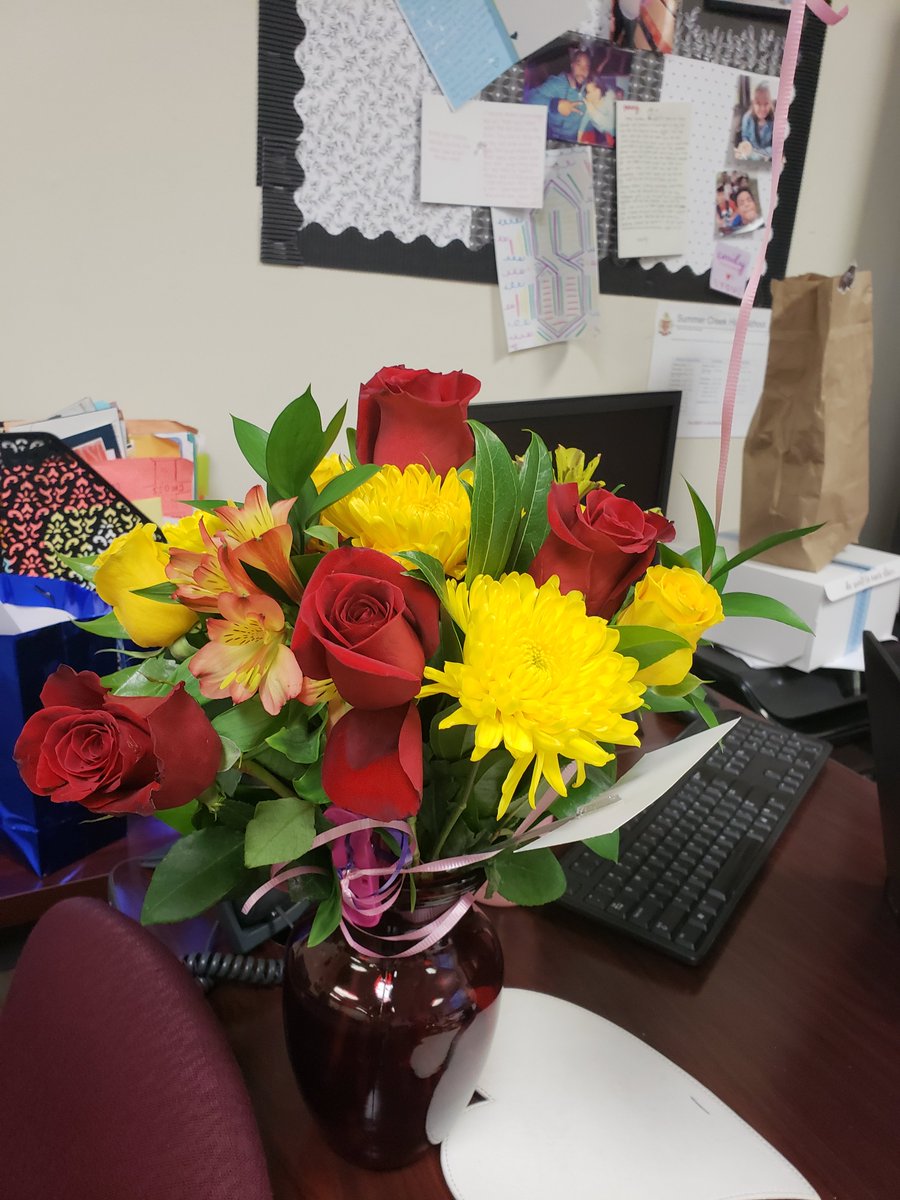 jusbeginning's tweet photo. Shout out to this wonderful lady and amazing teammate! Her birthday's coming! I don't even think she's 30 yet! Always looking like an 18 year old! Love you Rosa! Enjoy your weekend! @MsPenagos @LangIsLit @HumbleISD_SCHS @sheri_wilburn @SCHS_MrsAP https://t.co/EyciXyqSUl