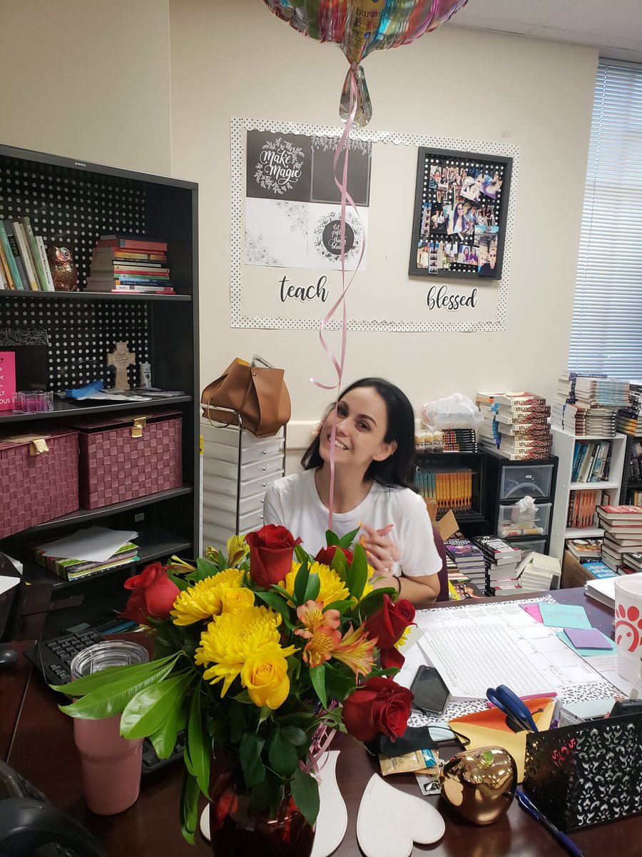 jusbeginning's tweet photo. Shout out to this wonderful lady and amazing teammate! Her birthday's coming! I don't even think she's 30 yet! Always looking like an 18 year old! Love you Rosa! Enjoy your weekend! @MsPenagos @LangIsLit @HumbleISD_SCHS @sheri_wilburn @SCHS_MrsAP https://t.co/EyciXyqSUl