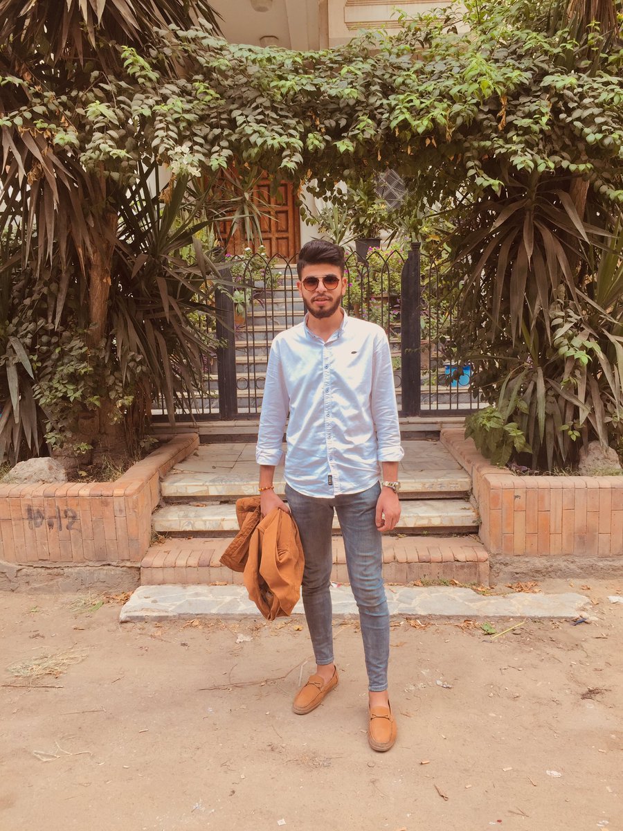 bignobil's tweet photo. وانت ف جامعة الزقازيق لازم يكون عندك ثوابت 
كوتش ابيض لا يا علي بنطلون ابيض لا يا علي قميص ابيض لا يا علي ابيض لا يا علي ابيض لا يا علي ولا اسود يا علي عشان يبلم ترب يا علي خدوا من واحد مش عارف يتنيل يتخرج منها 
صورتي من الجامعة بالقميص الابيض شكرا https://t.co/l1cqcqLvrM