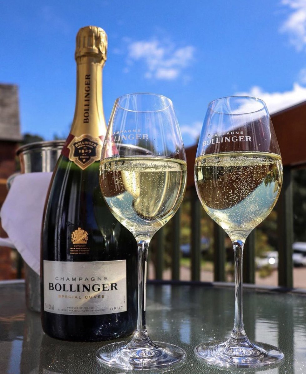 Did you know our Bollinger Experience includes your very own Bollinger robe and flip-flops to take home? The ultimate treat this Christmas - just what we all deserve after a tumultuous year 🍾

Follow the link below to discover all of our vouchers ✨

cardenpark.skchase.com/vouchers