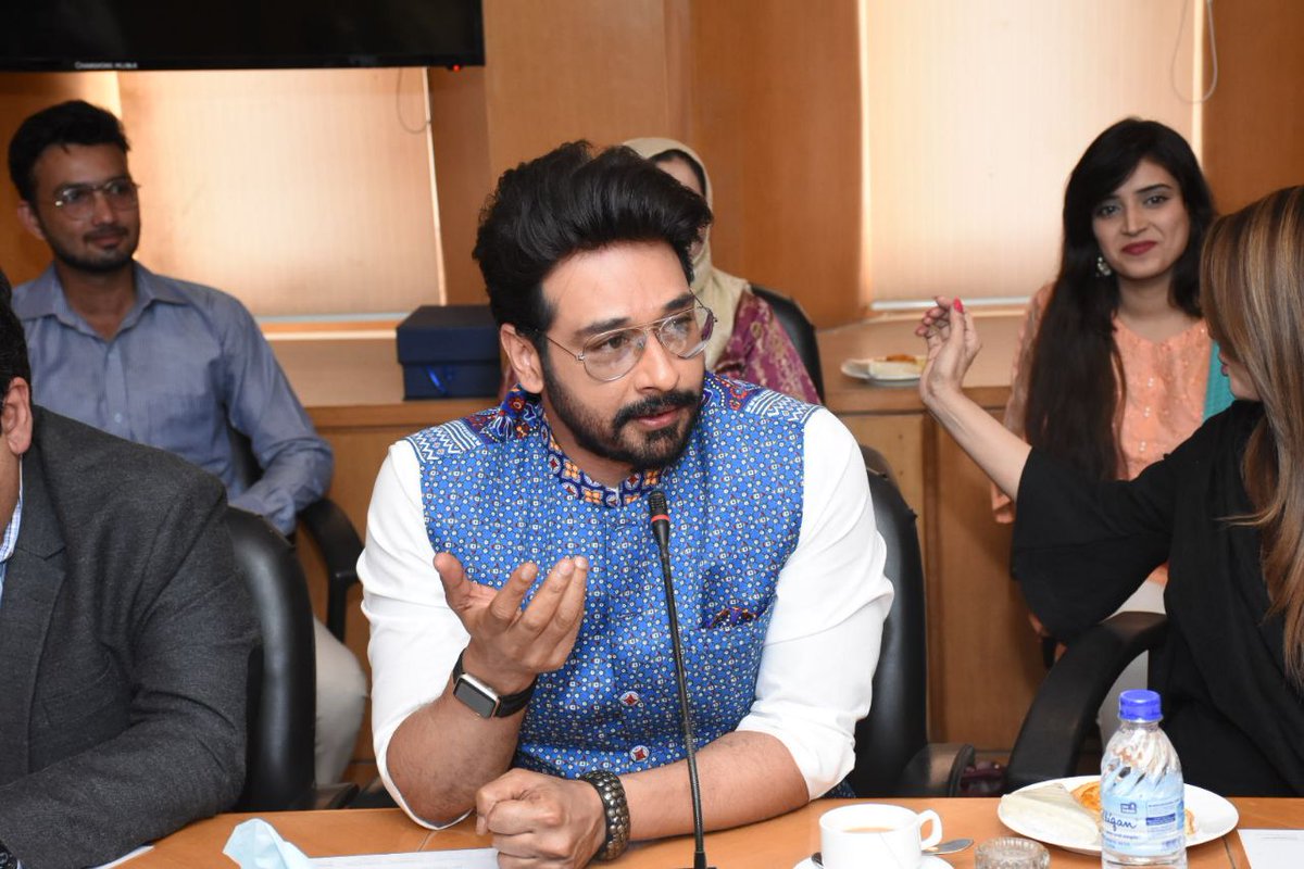 HlHadeel's tweet photo. Faisal Qureshi _ Chief Guest
Talented Actor_Producer, truly versatile & he is entertaining & continues to deliver mesmerizing performances.
#TVActor #versatile #graceful #dedicated #entertainer #producer #TVHost #institution #youth #powerpackperformances
🇵🇰 https://t.co/Cxmeqa8Tc2