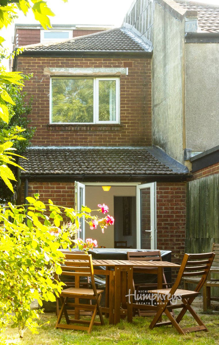 NHPortswood's tweet photo. 🏡Property of the Day🏡

Arthur Road, SO16
+ 6 Bedroom #House
+ £115PPPW
+ 1 minute walk to local #pub😉
+ Shirley Area
+ #Driveway😍
+ Fully Furnished, Bills All Inclusive!💰
+ Perfect for #Solent University #Students

Want a viewing? Comment Below! https://t.co/Gdk37Fyd8y
