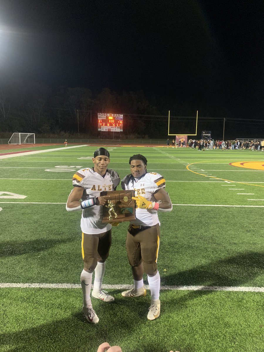 Branden5mc's tweet photo. Regional champions ๐ช๐ฝ๐ฅ, but we not done yet!!!! #longlivecoachimber #longliveyayo #longliveleek https://t.co/qZAwq9b03h