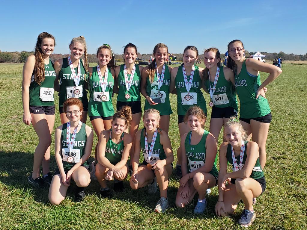 Mainland_GXC's tweet photo. Led by Freshman Claudia Booth's 3rd place finish, the Lady Stangs win the AM pod team title at Dream Park for the SJTCA Invitational.  Lily Malone (8th), Gillian Lovett (11th), and Giselle Obergfell (12th) also earn medals.  Great job by all! https://t.co/FXODAefseg