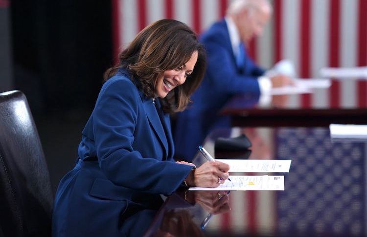 vigneshk1597's tweet photo. It took more than 200 years for America to choose its first woman Prez 

 #BidenHarris2020 #ByeByeTrump #KamalaHarris2020 #USElection2020 https://t.co/t4hDEvLl9b