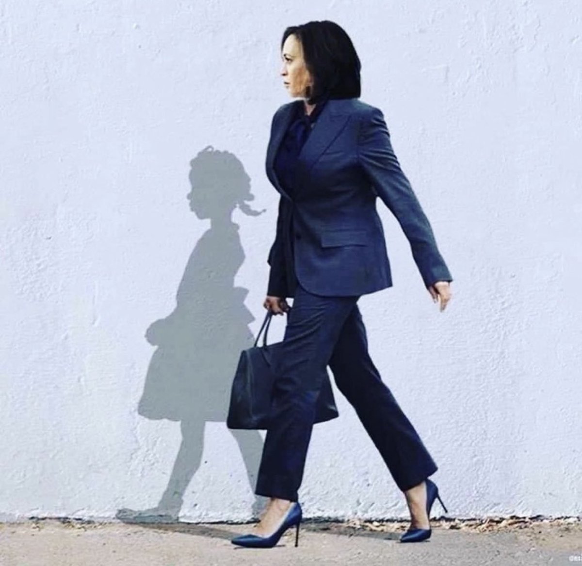 justsanaa's tweet photo. Let’s get to work. #TheFutureIsFemale #LetTheGamesBegin 🔥 https://t.co/XleQ04lyCd