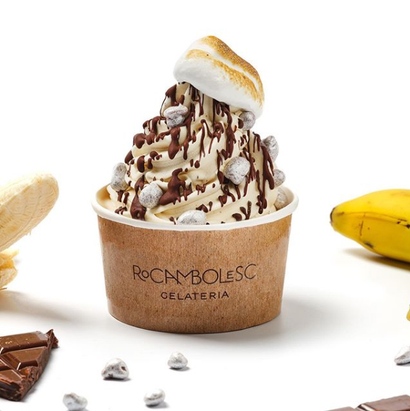 CellerRocaBBVA (@cellerrocabbva) on Twitter photo 🍌 Dolce & Bannana, la versión helada de Jordi Roca para <a href="/RRRocambolesc/">Rocambolesc</a>: Helado de plátano con merengue flambeado, bambolas de plátano y chocolate negro por encima 🍌 Dolce & Bannana, la versión helada de Jordi Roca para <a href="/RRRocambolesc/">Rocambolesc</a>: Helado de plátano con merengue flambeado, bambolas de plátano y chocolate negro por encima