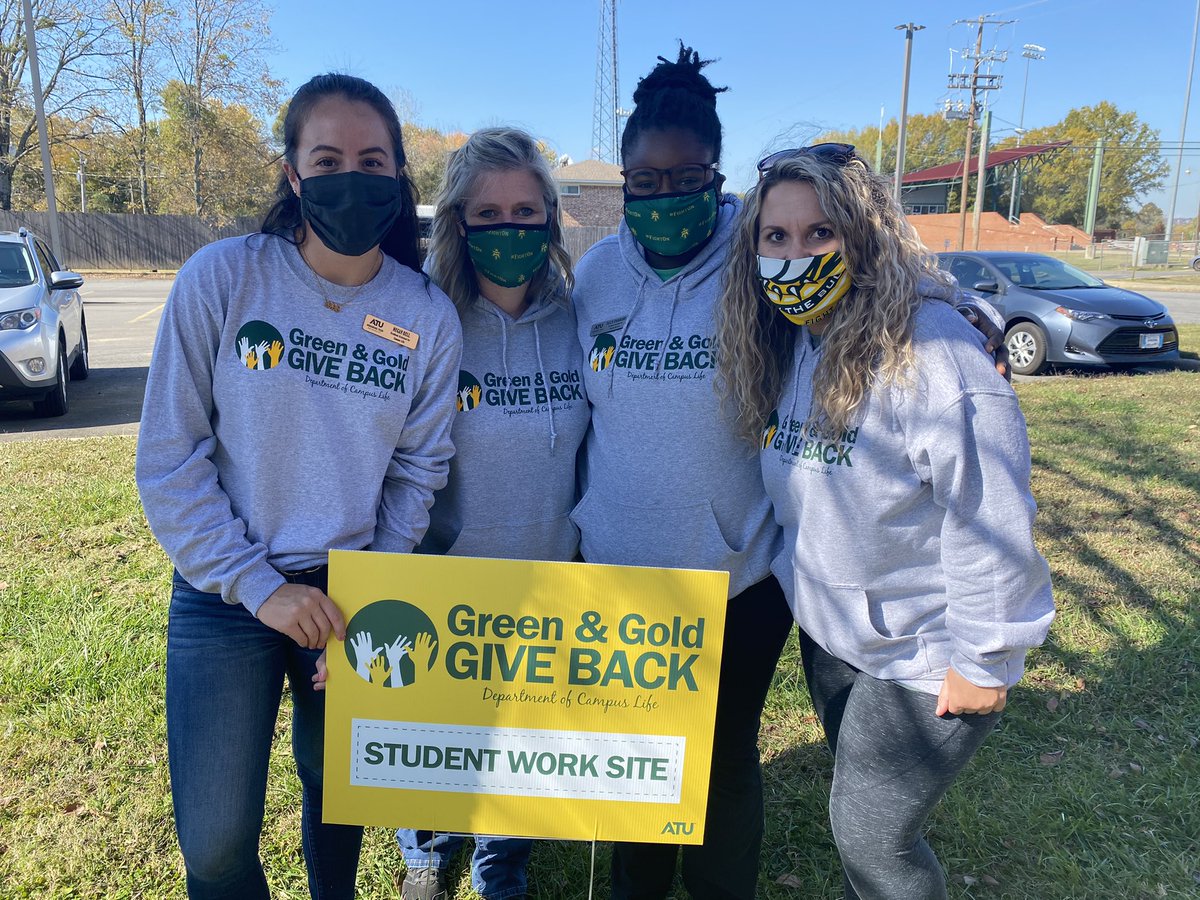 Sully3830's tweet photo. This awesome @ATUCampusLife crew made our day of service, Green &amp; Gold Give Back, an awesome event once again! #G3BATU https://t.co/INB7ZqW137