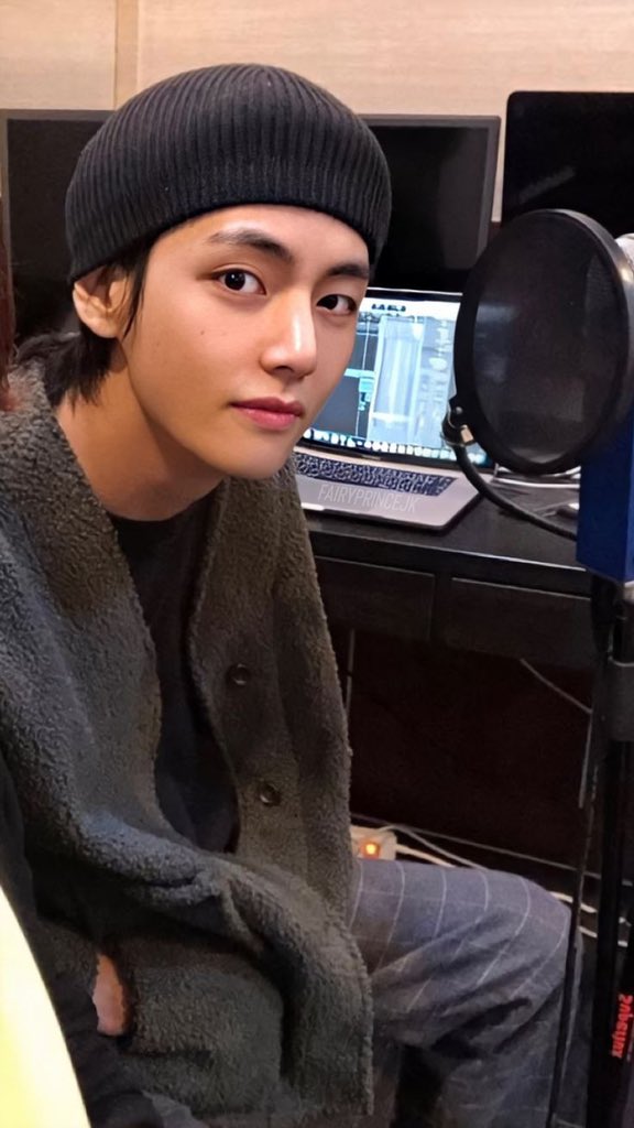 DdaengLife's tweet image. Congratulations Kim Taehyung for winning #BestOST for Sweet Night at #TB20KPOPOnlineMusicAwards  💜

@BTS_twt #V