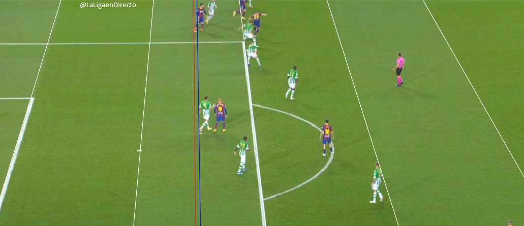 LaLigaenDirecto's tweet photo. 🚨🚨🚨 😳😳😳 CLARÍSIMO fuera de juego de Leo Messi en el gol del Barcelona que el VAR dio como válido. El @RealBetis vuelve a verse perjudicado. https://t.co/28PN49uTCg