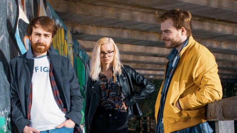 Coming up from 11am brand new music from <a href="/statuesband/">STANDING LIKE STATUES</a>, <a href="/UAssassins/">Umbrella Assassins</a>, A Few Too Many, Liberty Butterworth + Your Back In Time, Music News and Do You Remember The First Time? With @PylonHeights <a href="/camfm972/">Cam FM - 97.2</a> 📻🖤