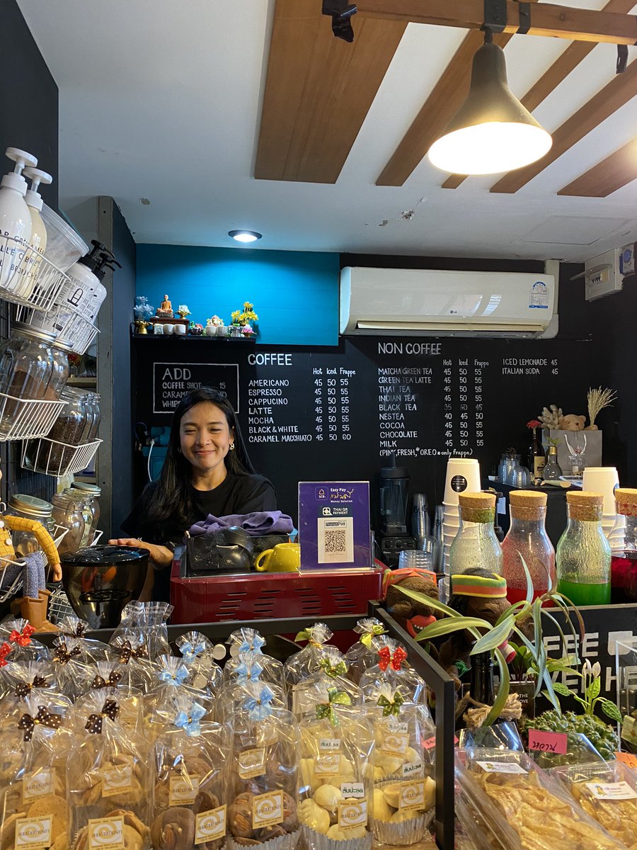 jill_devil's tweet photo. ไปอุดหนุนร้านน้องบุ๋มมาแล้วนะคะ น้องสวยจัง ยิ้มสวย กาแฟก็อร่อย แถมรักสถาบันพระมหากษัตริย์มากด้วย
#ปกป้องสถาบันพระมหากษัตริย์ 
#COFFEEIS https://t.co/SPbpqn48Cn