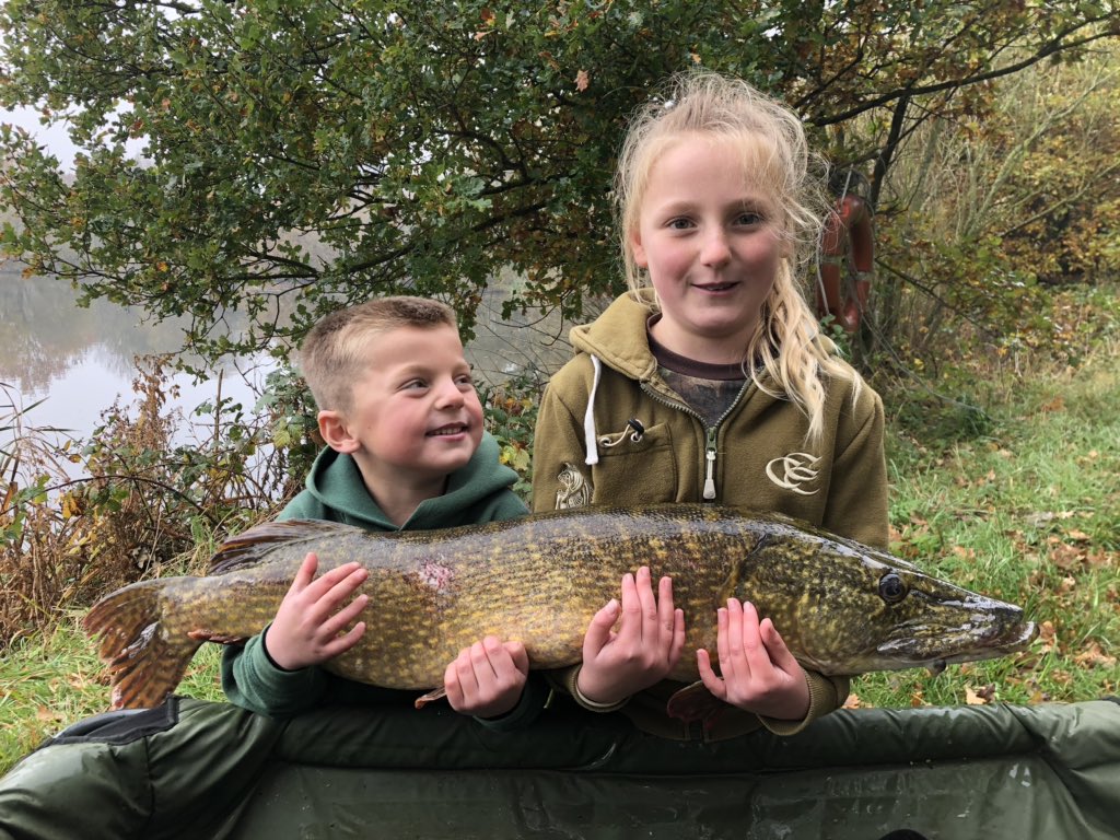 themainzachman's tweet photo. Izzy & Zach bossing a near 17lber #familytime #teamwork #notjustcarpers #dedication #futureofangling #crochunters @soniksports @CygnetTackle @futurefishing @anglingdirect @ladyofthestream @PrincessBev1 @DelkimLtd @anglingdirect https://t.co/g3apbMdpEF