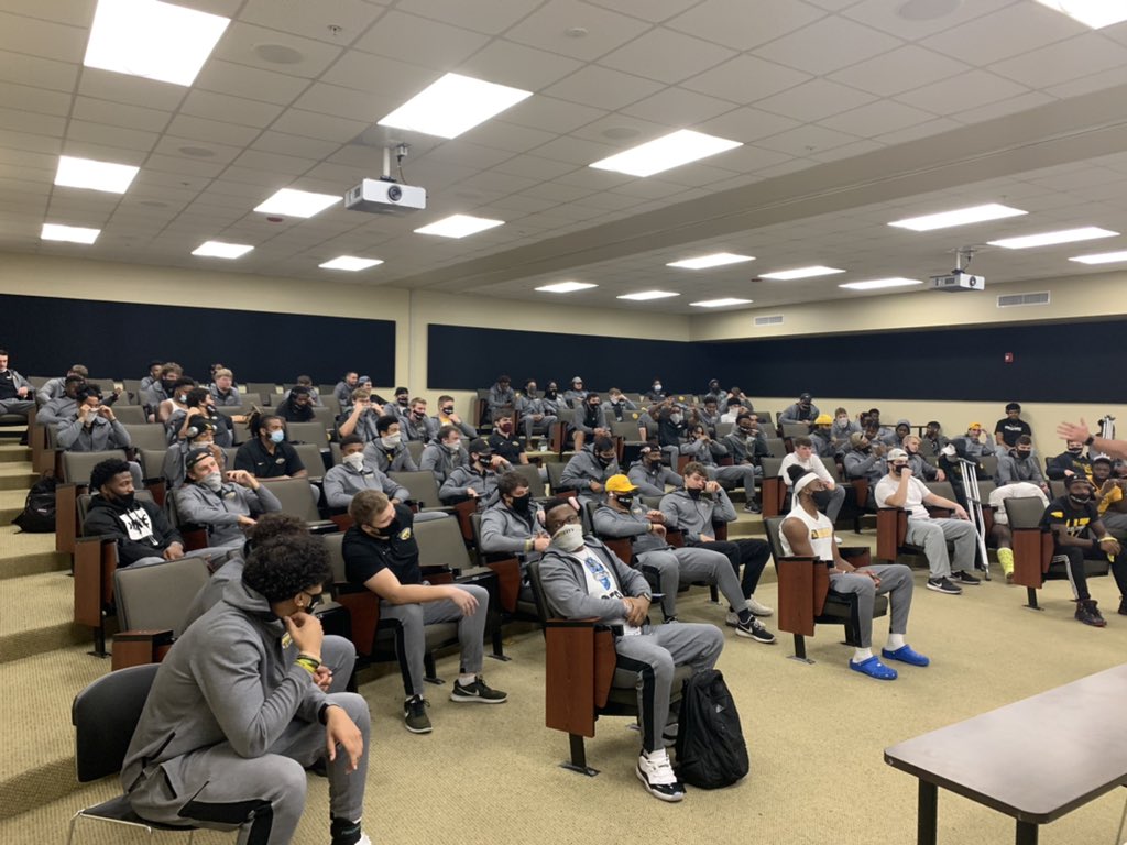 Thank you to <a href="/CoachWillie/">Matt Williamson</a> and <a href="/MWSU_Football/">Missouri Western Football</a> for letting me share the gospel today. Put your hope in one place ☝️. #gogriffs