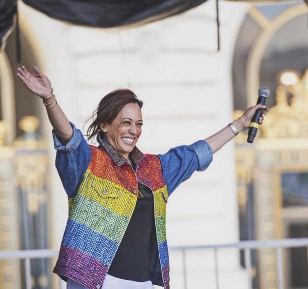 alexandres01's tweet photo. Um  belo dia para a democracia, a ciência e o meio ambiente. Um viva a Kamala Harris. https://t.co/frrdZXrKl3