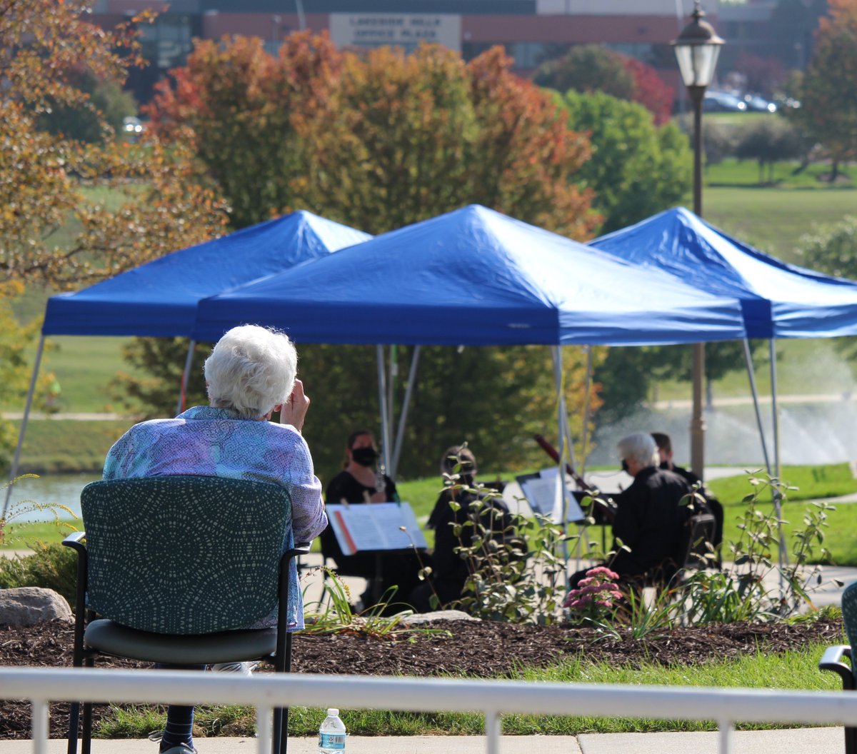 ImmanuelComm's tweet photo. Residents of Omaha’s Lakeside Village recently took in some beautiful fall weather and enjoyed a safe, socially distanced performance from the @omahasymphony Wind Ensemble. Incredible experiences. That’s what life at Immanuel is all about. 
#retirementliving #hereforseniors https://t.co/m6tkd3ubwX