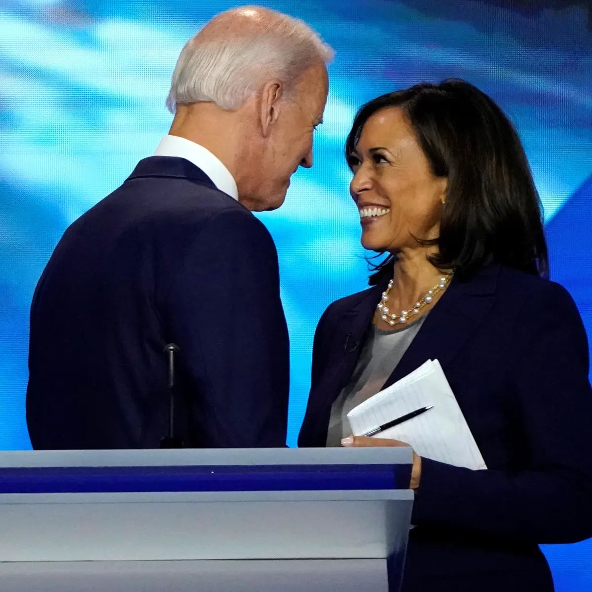 HWilenius's tweet photo. History. Herstory. ❤️💙🤍#USElection2020
@KamalaHarris @JoeBiden https://t.co/mS6RGoOSru