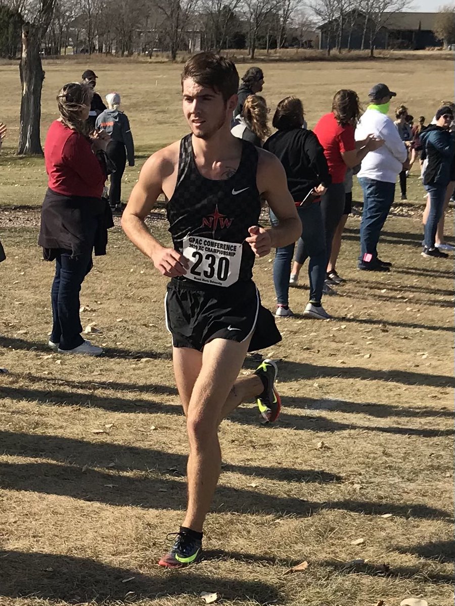 PellaDutchXC's tweet photo. Run @lilvhow @JoshVanDuss Run !!! @PellaActivities @PHSdutchtrack #DutchAlum #StillTeammates ... didn’t get a picture of @NickBernhagen yet, sorry 😎 https://t.co/zQzc8RQPlc