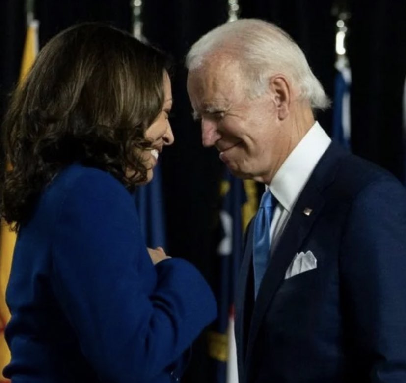 foxiemars's tweet photo. Il cielo sopra l’America è limpido, Joe Biden come 46esimo presidente degli USA e Kamala Harris come la prima donna e prima persona di colore ad essere stata eletta come vicepresidente degli USA. Un nuovo inizio, forse migliore. 🇺🇸 #Biden #KamalaHarris https://t.co/ndW1w3A0tl