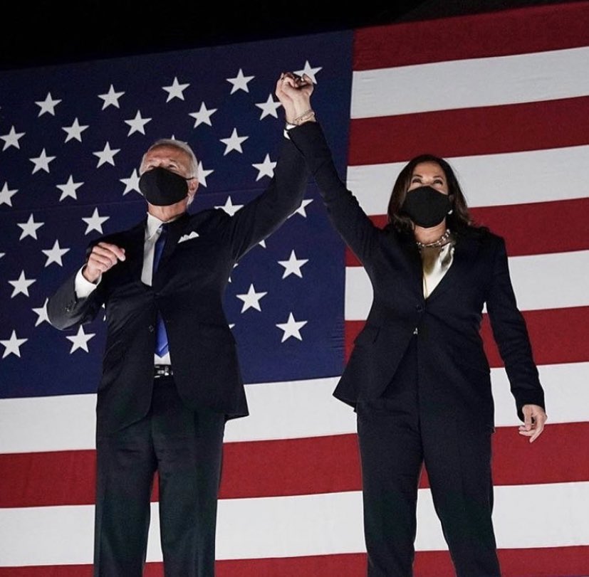 foxiemars's tweet photo. Il cielo sopra l’America è limpido, Joe Biden come 46esimo presidente degli USA e Kamala Harris come la prima donna e prima persona di colore ad essere stata eletta come vicepresidente degli USA. Un nuovo inizio, forse migliore. 🇺🇸 #Biden #KamalaHarris https://t.co/ndW1w3A0tl
