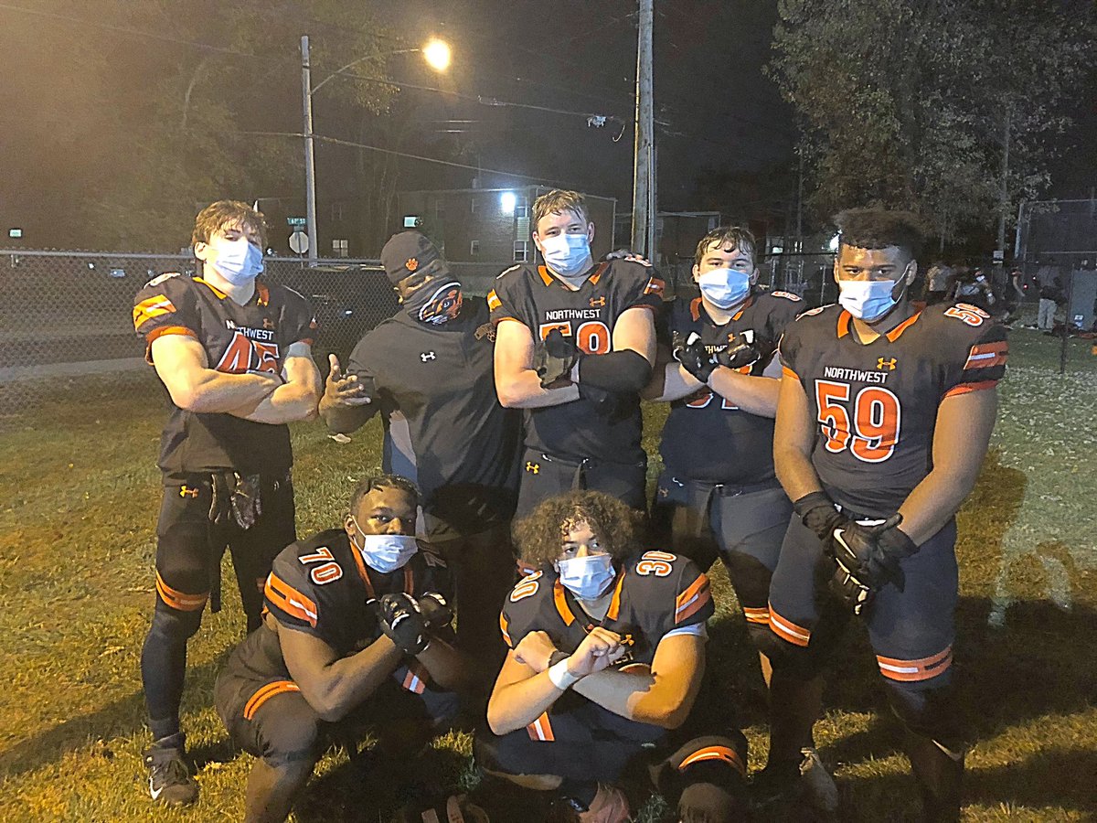 CoachCookNW's tweet photo. no credit, no love, disrespected each week. PRESSURE IS A PRIVILEGE and they embrace it!! #theweaklinkHUH #linkSTRONG ##TrenchMob #🙅🏾♂️ #7STRONG https://t.co/NJIOKWZO60