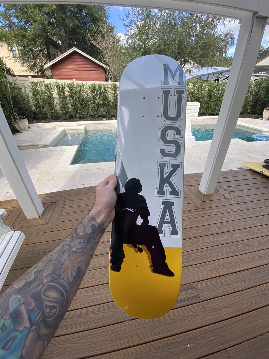 AlexShelnutt's tweet photo. Finally got one! @TheMuska thanks to @ConMontgomery !! https://t.co/IVqxsvOfUe