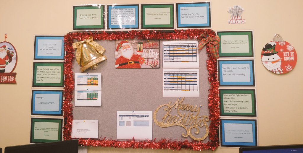 RicJimDR's tweet photo. Front Desk board is getting ready for Christmas🎅🤶🎄🦌🎁🎉 @DiamondCareers @diamondresorts #LifeAtDiamond #DiamondCareers @lloduca https://t.co/zdgku87Bzr