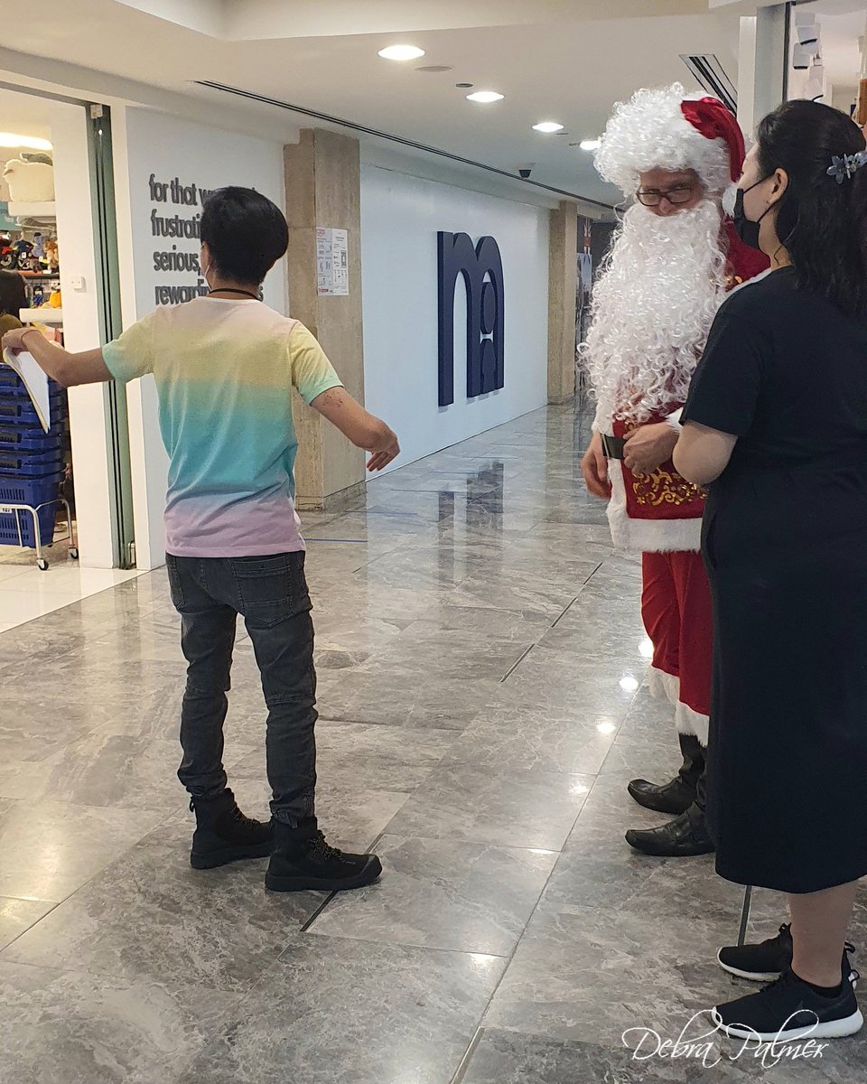 palmerdebra's tweet photo. Just another work day 😊 #justanotherworkday #ilovemyjob #christmas #eventsandentertainment https://t.co/7i1cD0hjjm
