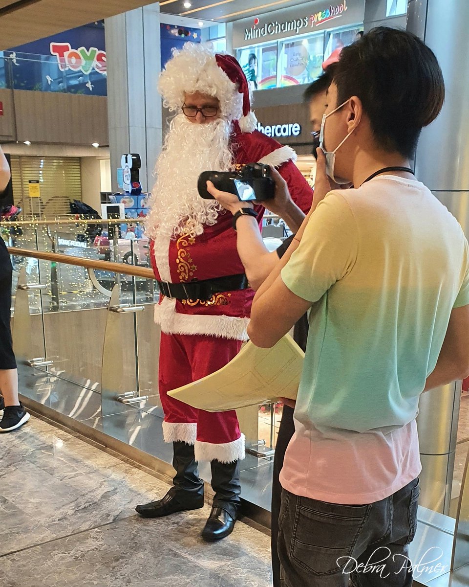 palmerdebra's tweet photo. Just another work day 😊 #justanotherworkday #ilovemyjob #christmas #eventsandentertainment https://t.co/7i1cD0hjjm