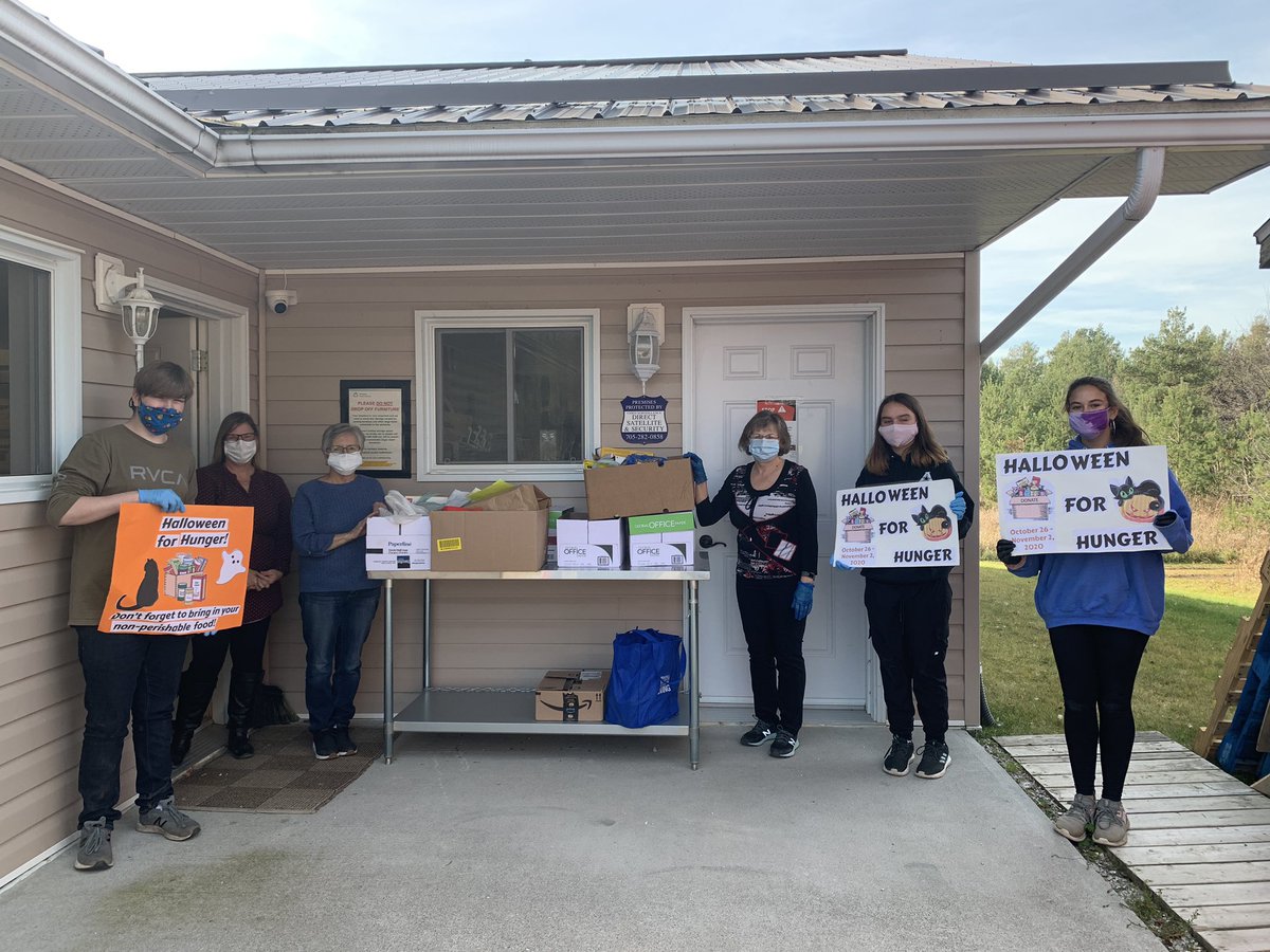 ShareGogreen's tweet photo. SHARE delivers food drive donations to the Mindemoya Food Bank. Thank you to AssiginackPS, Manitowaning Freshmart, Little Current Valumart, and Manitoulin Secondary School for the donations. To make a donation: https://t.co/ixldpVcmLm https://t.co/Xknm6sutbe