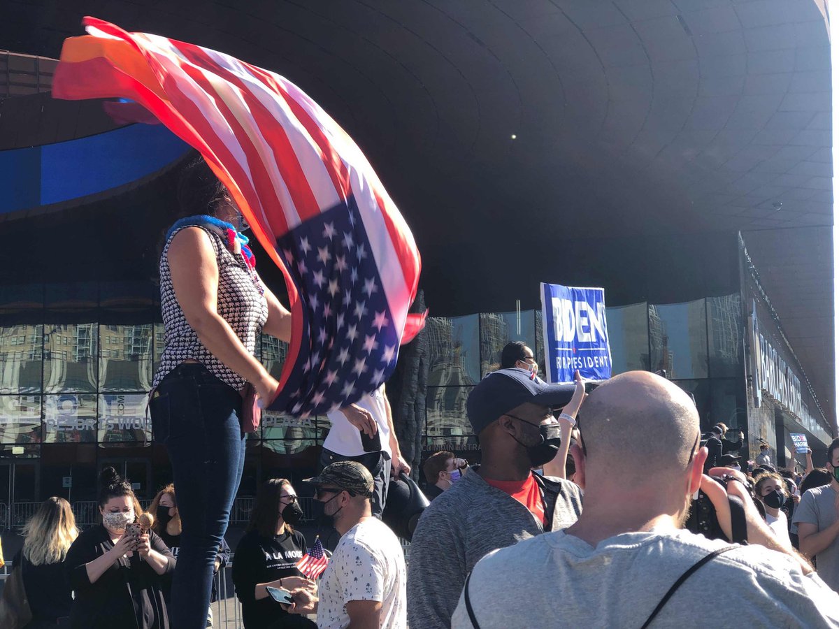 Brownstoner's tweet photo. ‘Crowds All Over Cheering’ in Brooklyn as AP Calls Election for Biden and Harris
https://t.co/NPvYG9SvzS https://t.co/cXyXN47ggg