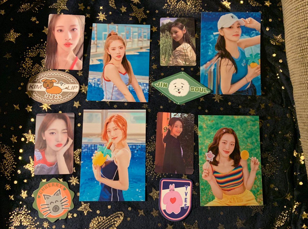kataicore's tweet photo. Did you know that #MVisBack? bc ofc I did y es por eso que lo primero que hice fue volar a pedir mi #Moonverse_FallPackage, ahí pueden ver cómo me llegaron photocards de todas mis bias y eso me tiene pero bien agradecida con el de arriba. ¡Suerte en su comeback, reinas! https://t.co/5XUL7CcEBO