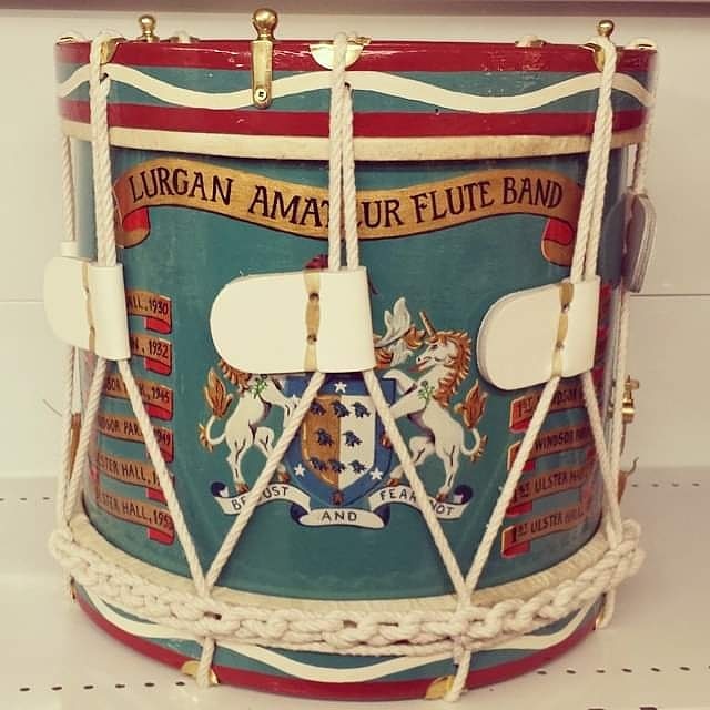 thefiferscave's tweet photo. Lurgan Amateur Flute Band Side Drum we restored back in 2014. Now on display in Brownlow House, Co. Armagh. https://t.co/13yWQW2Fd9