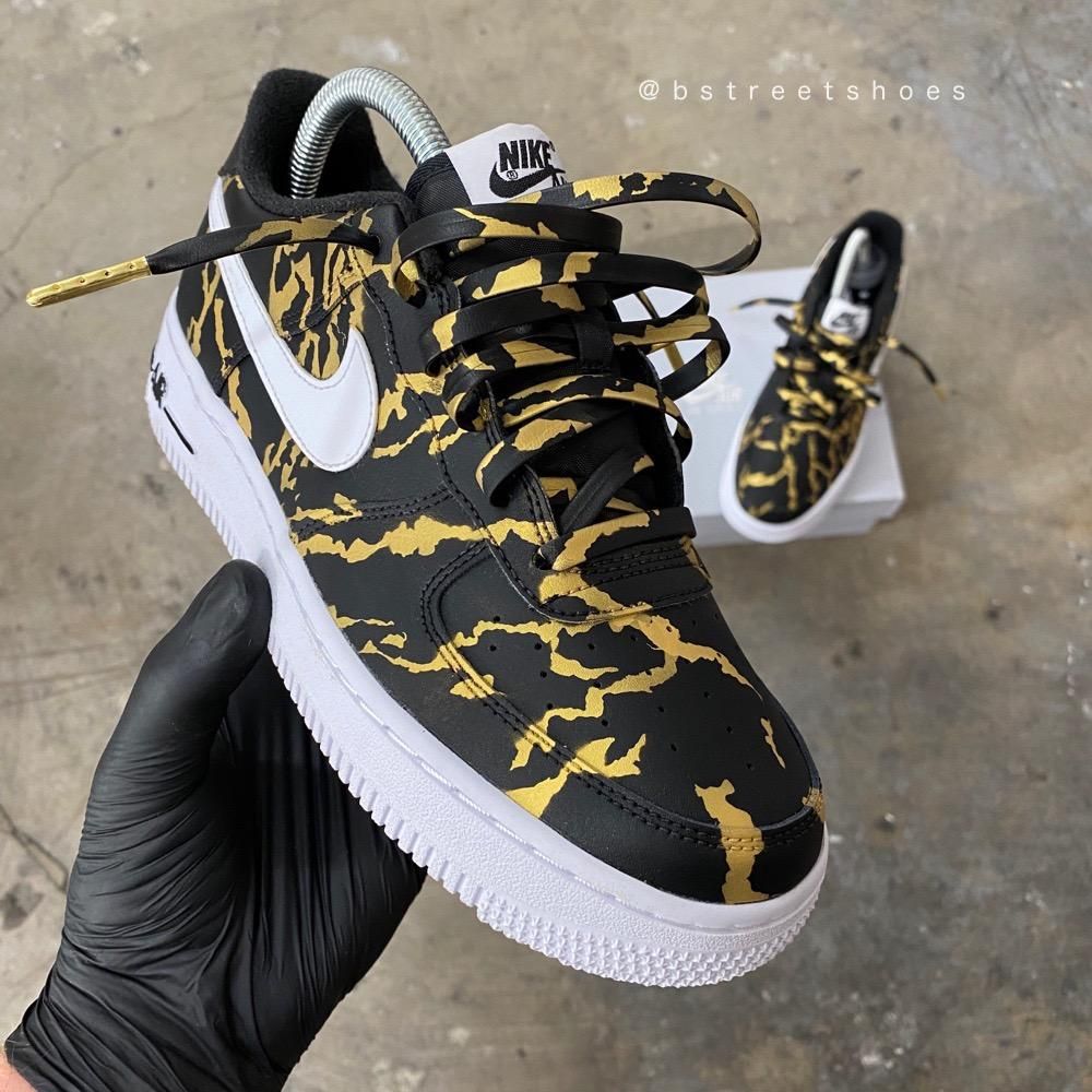 MrYourKicks's tweet photo. Custom Hand Painted Gold and Black Marble Nike Air Force 1 Low
See more: https://t.co/FqYJHD8Uij
#af1custom #customaf1 #customairforce1 #customizedairforce1 #customizedaf1
#paintedaf1 #handpaintedaf1 #customnikes #nikecustom #nikecustoms #customizednikes #paintednikes https://t.co/IIVlpoZBzY