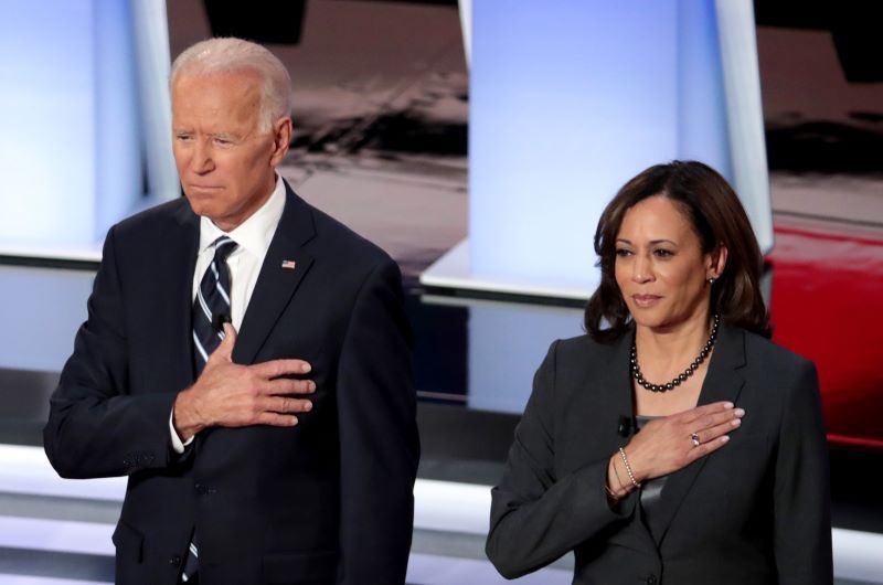 Lillianna277's tweet photo. @dgohar @LauraRango @roselewis724 @MissyBlissey24 @MissHellTX @jonsv3 @Leslie_2348 @KathySmith2115 @marilynnv423 @LmtSue @JerrieNewberry @Biela25 @bjcoolartist @Juells21 #1 first until trump decides what country to immigrate to..Canada will close all their golf ๐๐ป courses..๐คฃ๐๐ป๐จ๐ฆ...You have full ๐จ๐ฆ#CanadianSupport to help ๐บ๐ธAmerica united as one again...Congratulations on your new leadership team #PresidentBiden #VicePresidentHarris ๐๐ป https://t.co/bGfA7PmUZI