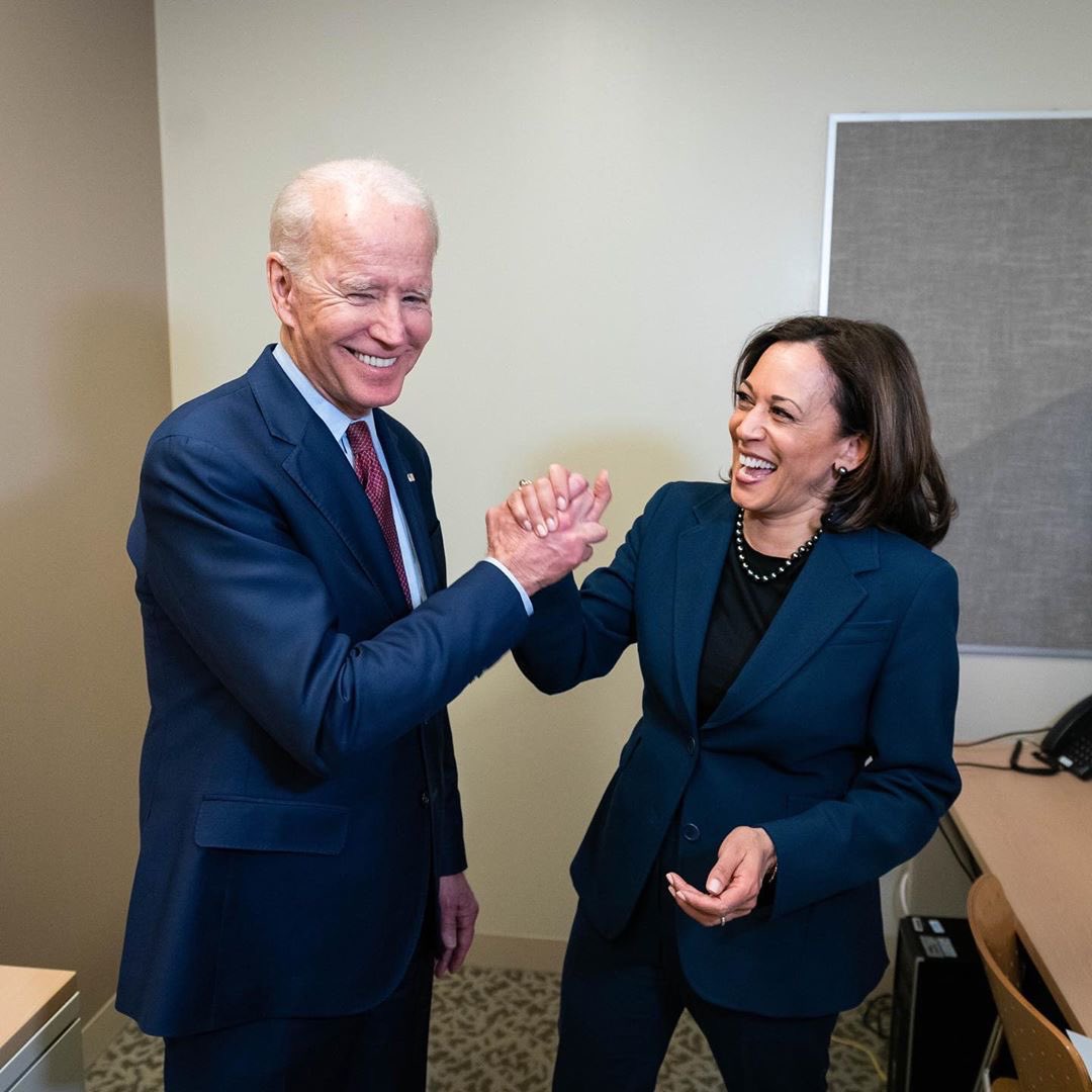 alferdez's tweet image. Felicito al pueblo estadounidense por el récord de participación en las elecciones, una clara expresión de la voluntad popular. 

Saludo a @JoeBiden, próximo presidente de los Estados Unidos, y a @KamalaHarris, que será la primera vicepresidenta mujer de ese país.