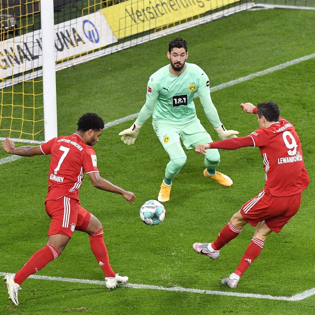 footmercato's tweet photo. 🧐

#BVBFCB https://t.co/4TMbIUyguw