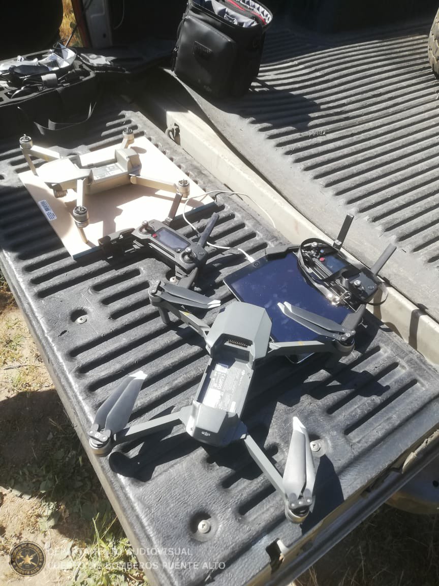 cbptealto's tweet image. El dia de hoy se realizó práctica de vuelo y revisión del material aéreo DJI Mavic Pro, del Cuerpo de bomberos de Puente Alto.
Los futuros operadores se familiarizaron con el armado y desarme del dron, controles y maniobras de vuelo seguro.