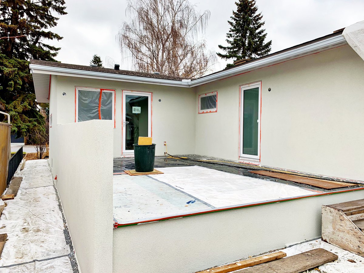 ingridkue's tweet photo. Worth the wait-pink waterproofing finally has beauty acrylic stucco finish going on &amp; inside almost done too. Ready for new owners to celebrate the holidays in.
Interested? PM or share with others pls. Many thanks 😊
#envyeco #elboya #yyc #bungalow #rightsize #renovation #ForSale https://t.co/nPL4IkMG7X