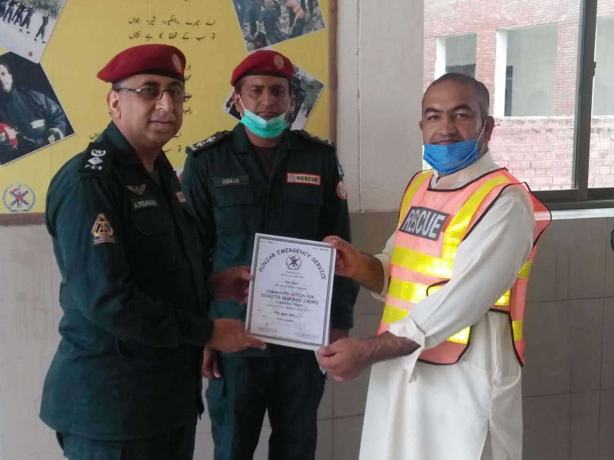 RwpVForce's tweet photo. Fahad Saeed Janjua UC Rep 48 (Gujar Khan) of Rawalpindi V-Force received his certificate for completing the Community Action for Disaster Response from Punjab Emergency Service @pesrescue1122 🧯🧑‍🚒🚑 

#VForceUpdates #DCrawalpindi https://t.co/Eqt54GAXbY