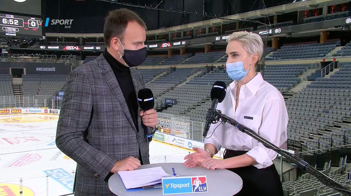 janhrabal's tweet photo. V přenosech #TELH na @O2TVSportCZ se vždy snažíme obohatit přestávkový program o zajímavé rozhovory – dnes to při utkání #SPAvPCE vyšlo na výbornou:
→ Barbora #Snopková #Haberová (@HCSpartaPraha): https://t.co/yby0wtFwyW
→ Dušan #Salfický (@hcpce): https://t.co/H8GtFfRNVr https://t.co/g7R0R8Oq0N
