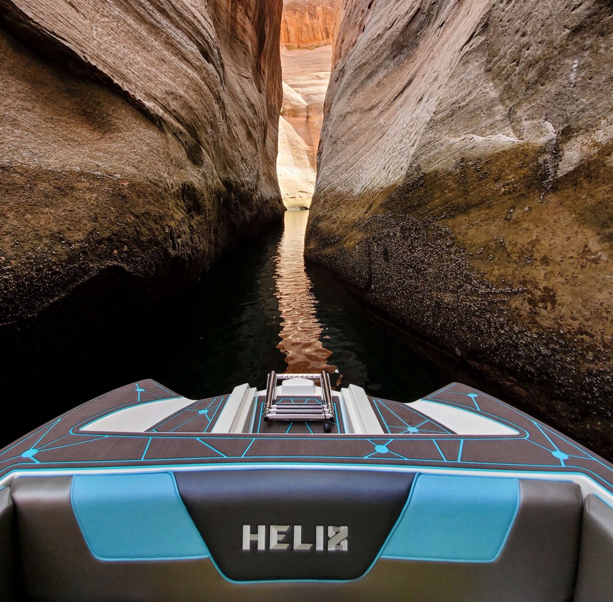 helixboats's tweet photo. The lake scene just got a major upgrade, Helix is coming out with some awesome custom designs on our boats. Customize your own #helixboat today! ⠀
⠀
#helixboat #gatorstep #wakesurfing #wakeboarding #surfboat #boating #custom #customboats #lakepowell https://t.co/b0yGNEeCw3