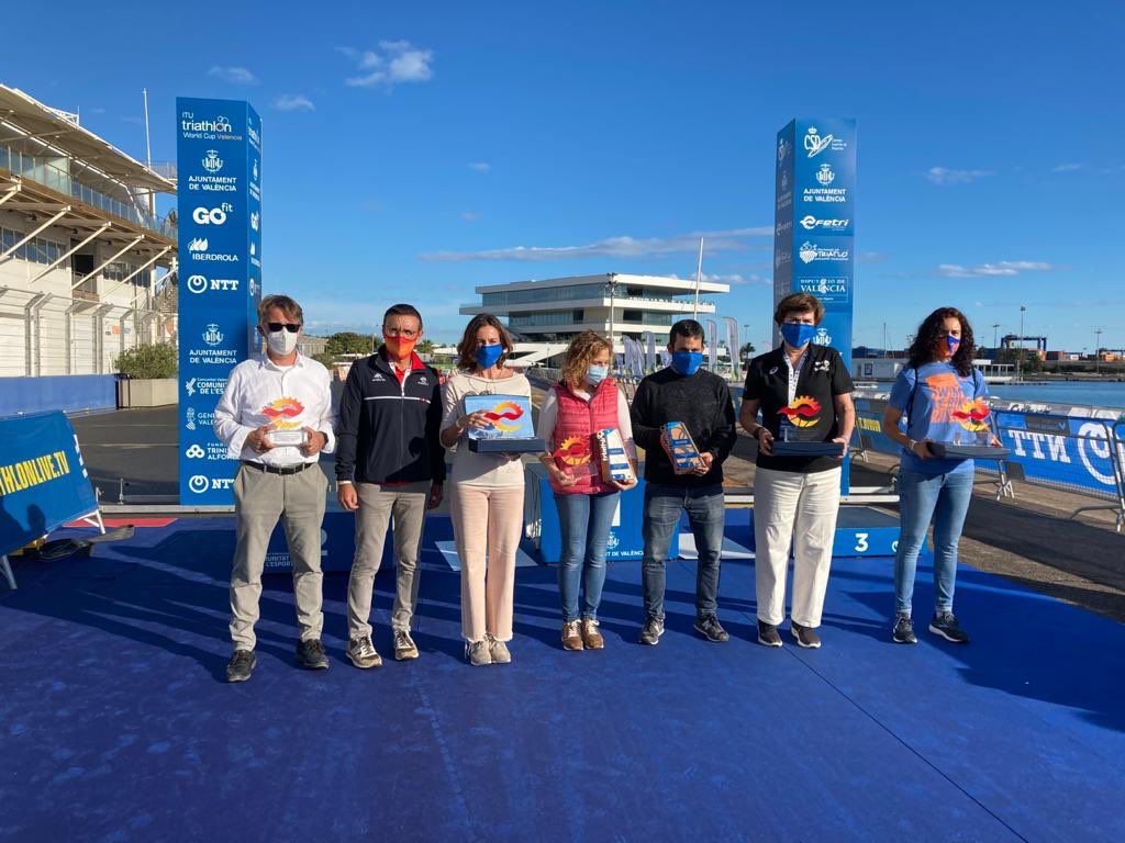 Elena Tejedor Neira (@etejedorneira) on Twitter photo Qué día tan intenso hoy en <a href="/comunitatesport/">Comunitat de l'Esport</a> !
Hemos entregado los diplomas del programa de tecnificació de <a href="/fedpival/">FedPilotaValenciana</a> en <a href="/LAlqueriaVBC/">L'Alqueria del VBC</a> y por la tarde en el primer partido en casa en división de honor de <a href="/lesabellesrc/">C.P. Les Abelles 🐝</a> y la Copa del Mundo de Triatlón.
Y ha salido el sol... Qué día tan intenso hoy en <a href="/comunitatesport/">Comunitat de l'Esport</a> !
Hemos entregado los diplomas del programa de tecnificació de <a href="/fedpival/">FedPilotaValenciana</a> en <a href="/LAlqueriaVBC/">L'Alqueria del VBC</a> y por la tarde en el primer partido en casa en división de honor de <a href="/lesabellesrc/">C.P. Les Abelles 🐝</a> y la Copa del Mundo de Triatlón.
Y ha salido el sol...