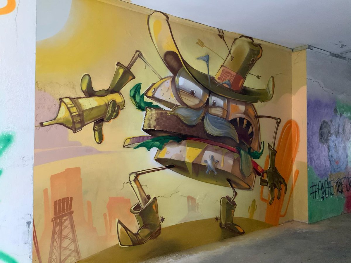 AnconaCrea's tweet photo. "Sheriff Burger"  di Francesco Onem Marchesani un'altro murale per #anconacrea nel porticato tra via Astagno e Piazza Palutucci a Capodimonte di #Ancona #Urbanart #StreetArt  #arteurbana #streetartancona. 
Tutte le info sugli artisti qui
https://t.co/rL1YOFpLDB https://t.co/vPIN5AEHMy