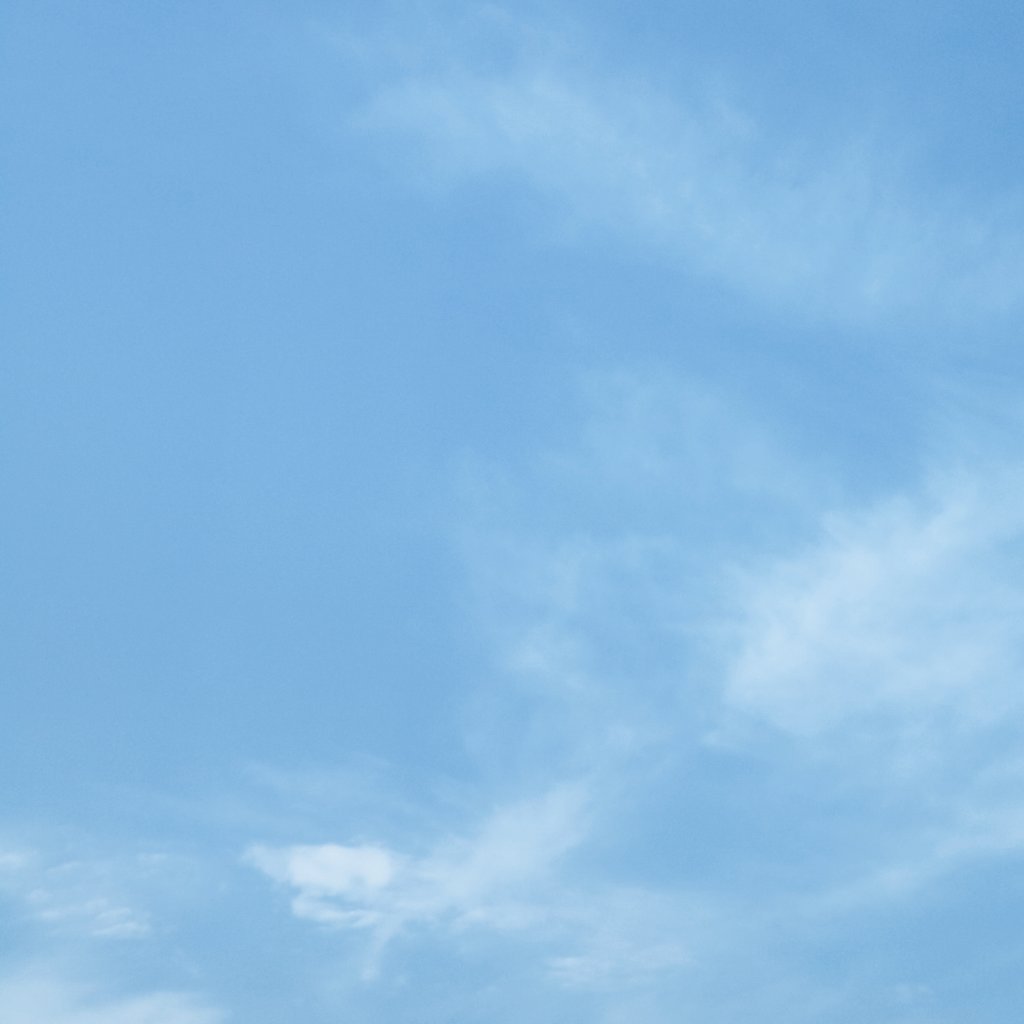 editor_square's tweet image. 하늘좀봐 넘 푸른👍