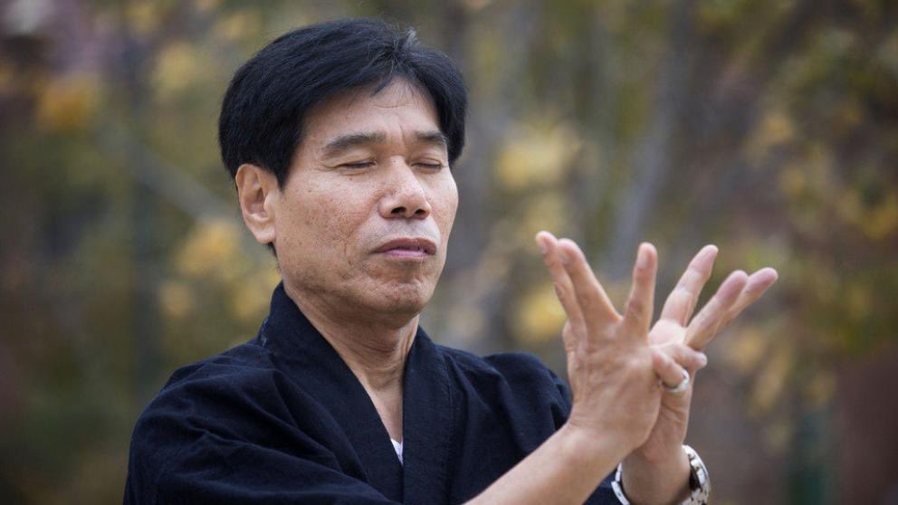 Directeur honorifique du musée ninja de la région d'Iga depuis plusieurs années, M. Kawakami est également un proche collaborateur de l'université japonaise de Mie sur les recherches concernant la tradition du ninjutsu.