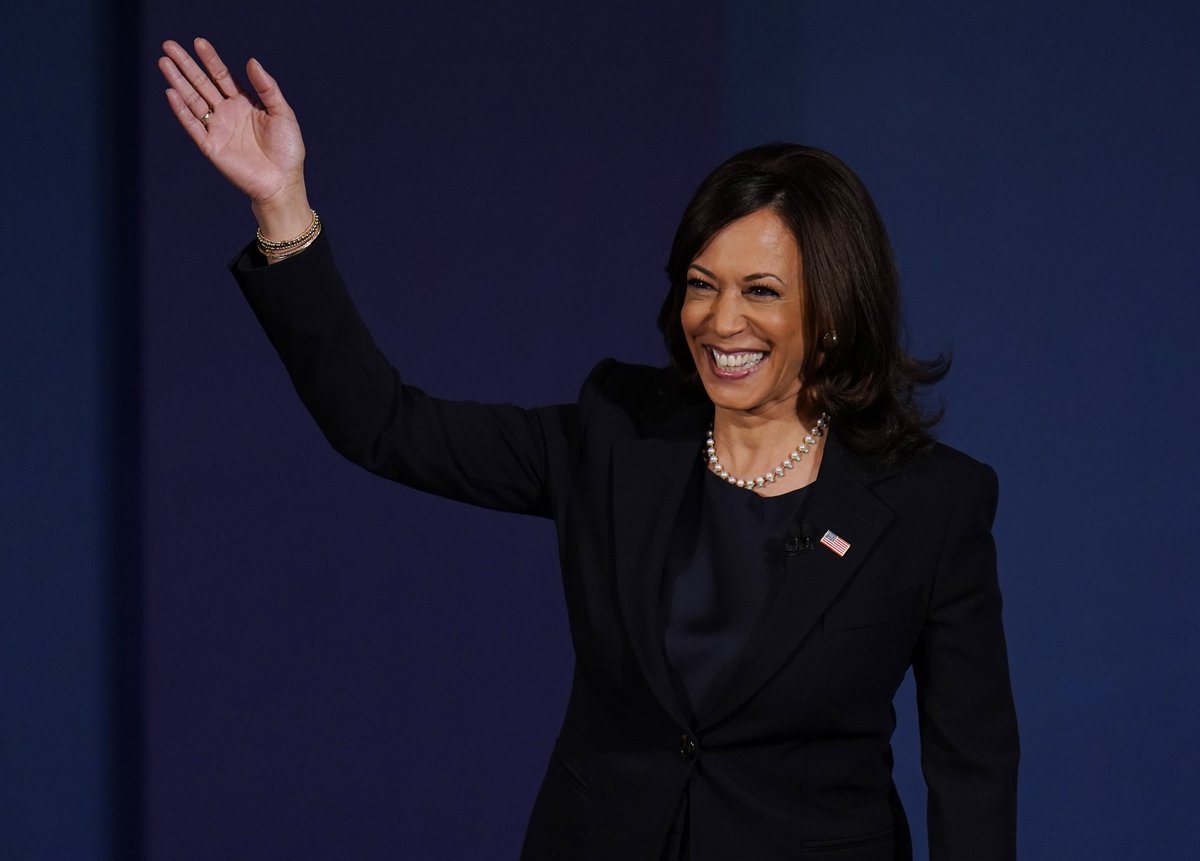 TheRoot's tweet photo. Kamala Harris makes history as first Black person and woman to be elected Vice President of the U.S.: https://t.co/sOsILjHC3N https://t.co/ELu9QxzWmG