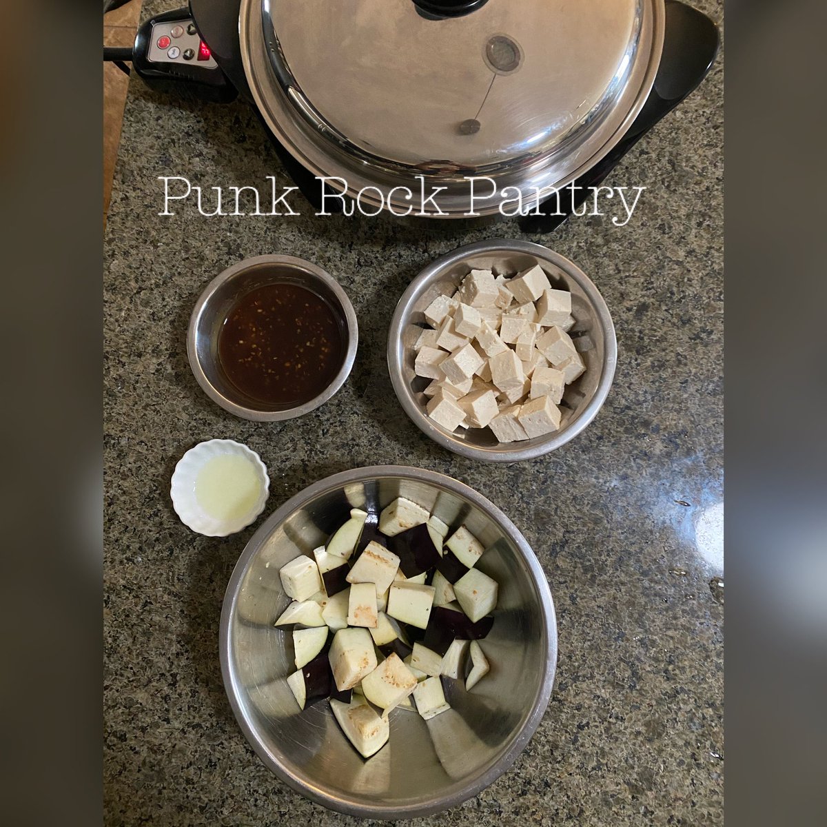 PantryPunk's tweet photo. Doing a cooking demo with @cooking4wellness2020 stay tuned! #punkrockpantry https://t.co/uCypg1IPTX